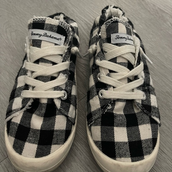 Tommy Bahamas tennis shoes used couple of times in good Condition - Picture 1 of 4